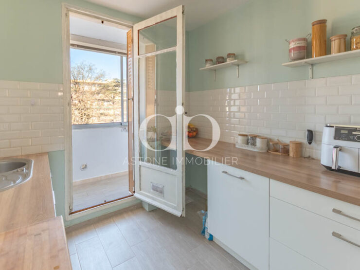 AUBAGNE : Appartement dans le centre vue Garlaban - Cuisine - Astone Immobilier