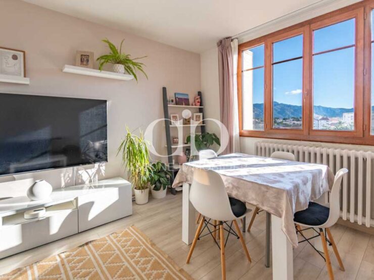 AUBAGNE : Appartement dans le centre vue Garlaban - Salle A Manger - Astone Immobilier