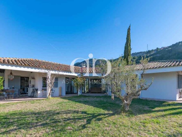 CASSIS : Demeure familiale, vue Couronne de Charlemagne - Facade - Astone Immobilier