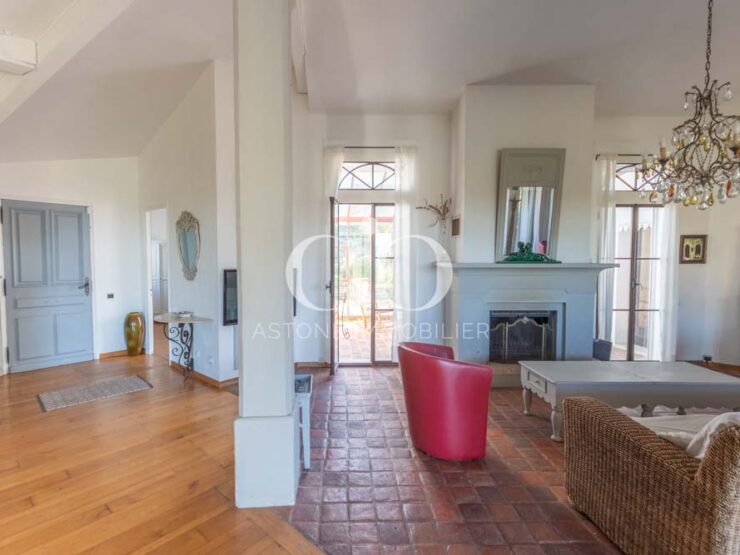 CASSIS : Demeure familiale, vue Couronne de Charlemagne - Living - Astone Immobilier