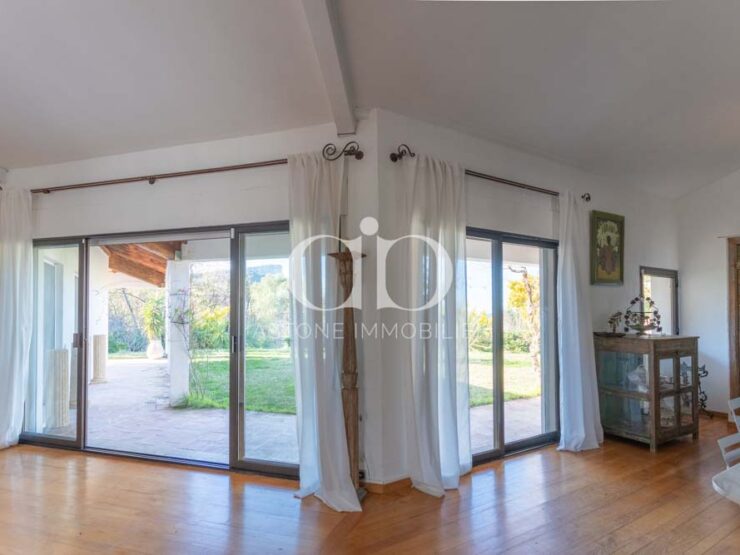 CASSIS : Demeure familiale, vue Couronne de Charlemagne - Living - Astone Immobilier