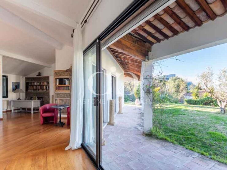 CASSIS : Demeure familiale, vue Couronne de Charlemagne - Living - Astone Immobilier