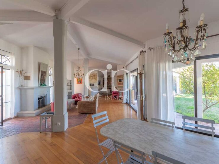 CASSIS : Demeure familiale, vue Couronne de Charlemagne - Living - Astone Immobilier