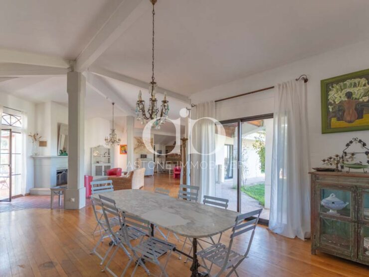 CASSIS : Demeure familiale, vue Couronne de Charlemagne - Living - Astone Immobilier