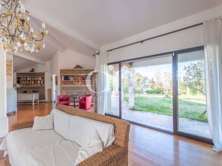 CASSIS : Demeure familiale, vue Couronne de Charlemagne - Salon - Astone Immobilier