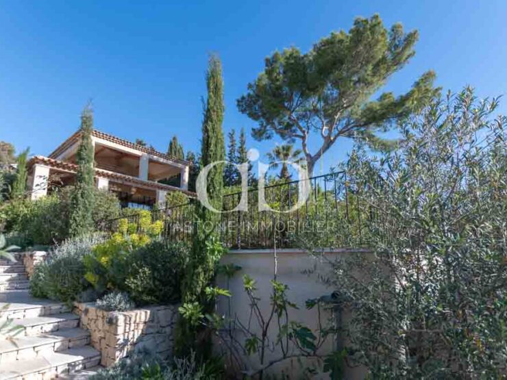 PRESQU'ILE CASSIS : Bastide vue mer - Acces Pieton - Astone Immobilier