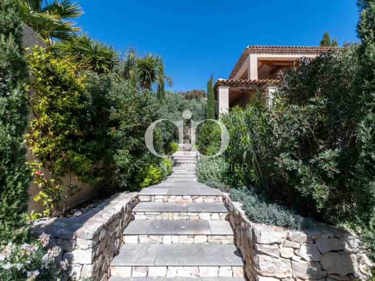 PRESQU'ILE CASSIS : Bastide vue mer - Acces Pieton - Astone Immobilier