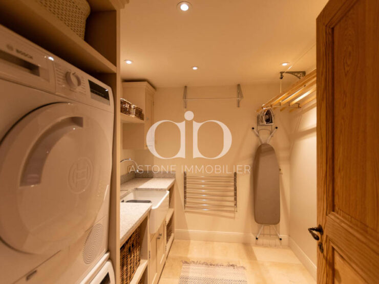 PRESQU'ILE CASSIS : Bastide vue mer - Buanderie - Astone Immobilier