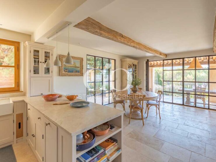 PRESQU'ILE CASSIS : Bastide vue mer - Cuisine - Astone Immobilier