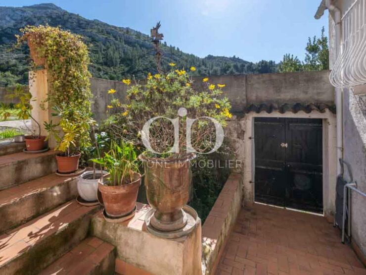 ROQUEVAIRE : Demeure ancienne Provençale - Acces Pieton - Astone Immobilier