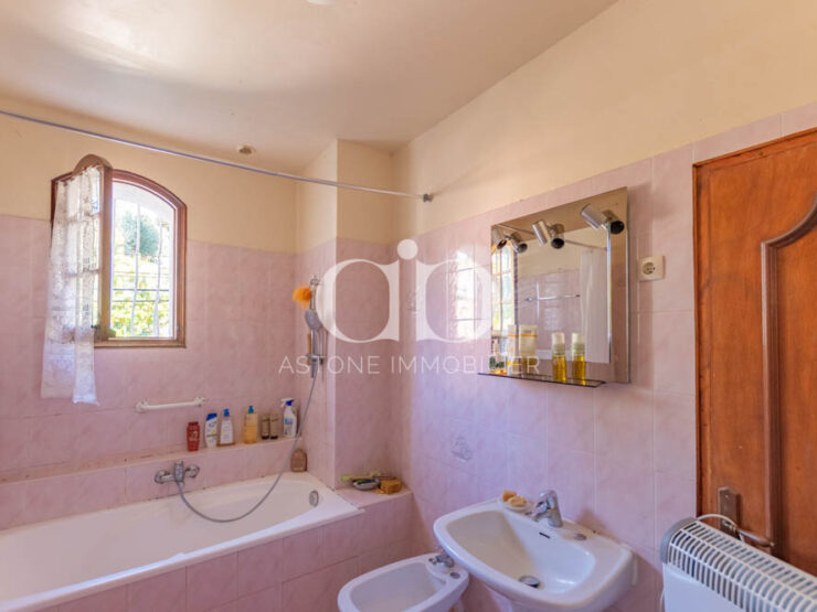 ROQUEVAIRE : Demeure ancienne Provençale - Salle De Bain - Astone Immobilier