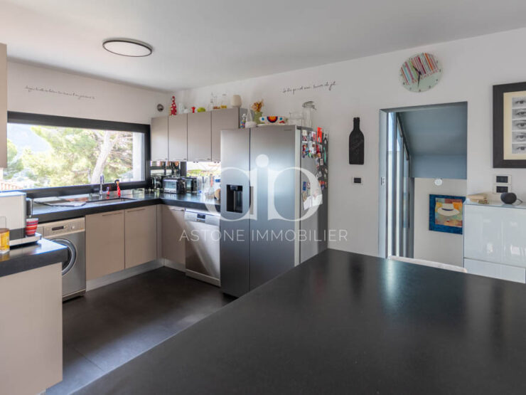 CASSIS: Villa vue mer - Cuisine - Astone Immobilier