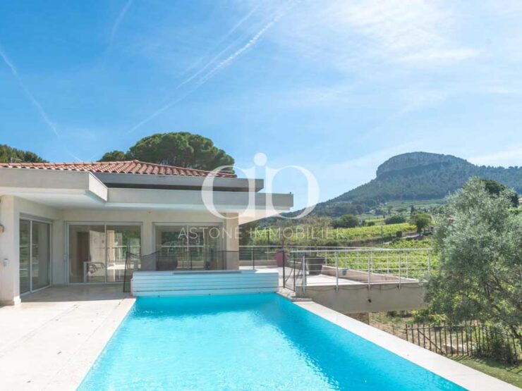 Villa vue vignes et Charlemagne
