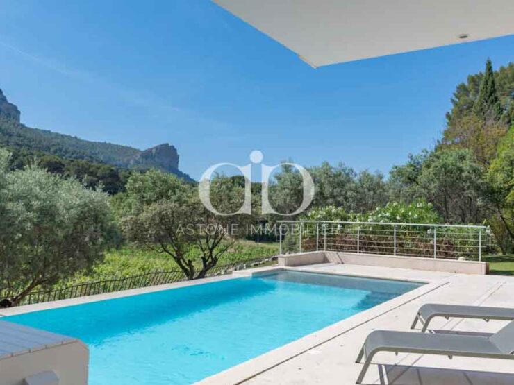 CASSIS: Villa moderne dans les vignes - Piscine - Astone Immobilier