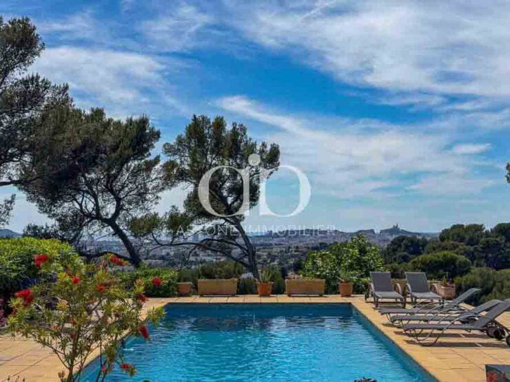 MARSEILLE: Domaine avec vue panoramique sur la baie - Piscine - Astone Immobilier