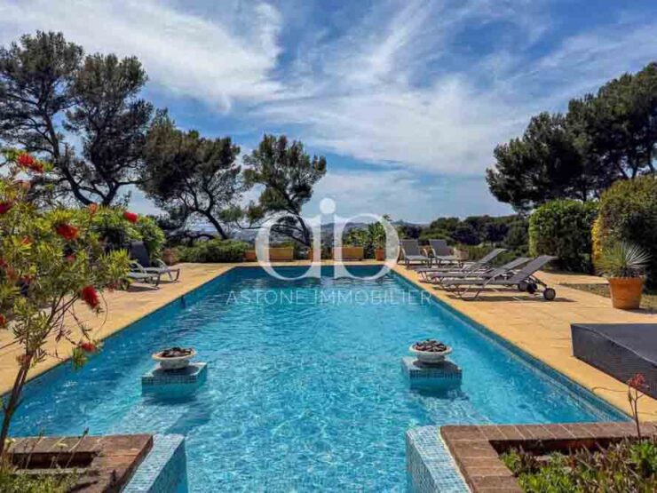 MARSEILLE: Domaine avec vue panoramique sur la baie - Piscine - Astone Immobilier