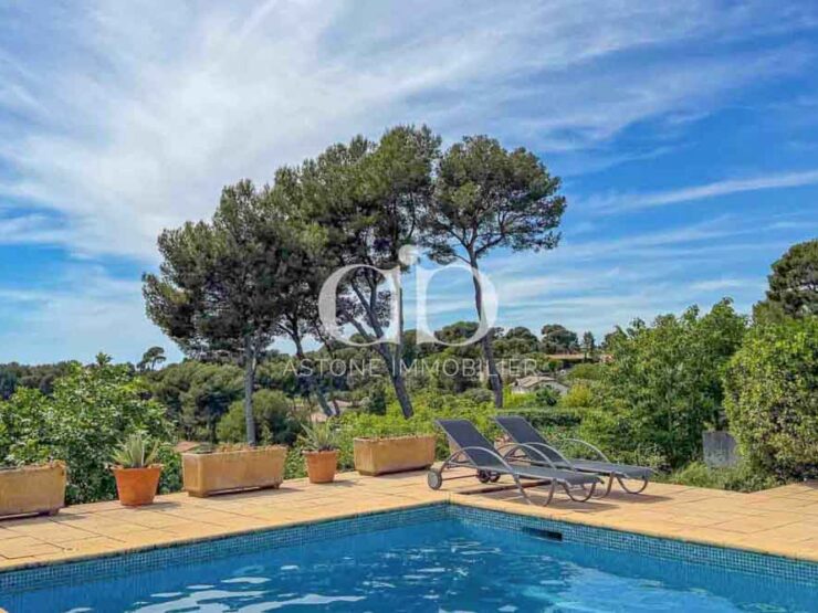 MARSEILLE: Domaine avec vue panoramique sur la baie - Piscine - Astone Immobilier