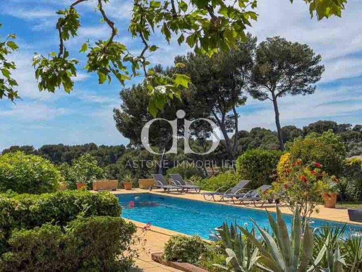 MARSEILLE: Domaine avec vue panoramique sur la baie - Piscine - Astone Immobilier