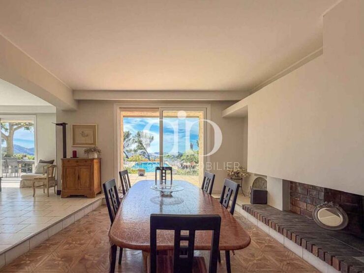 MARSEILLE: Domaine avec vue panoramique sur la baie - Salle A Manger - Astone Immobilier
