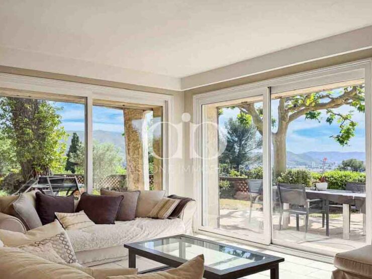 MARSEILLE: Domaine avec vue panoramique sur la baie - Salon - Astone Immobilier