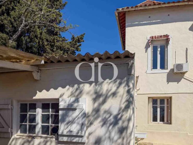 PLAN - DE - CUQUES : Vaste propriété 500m2 - Facade - Astone Immobilier
