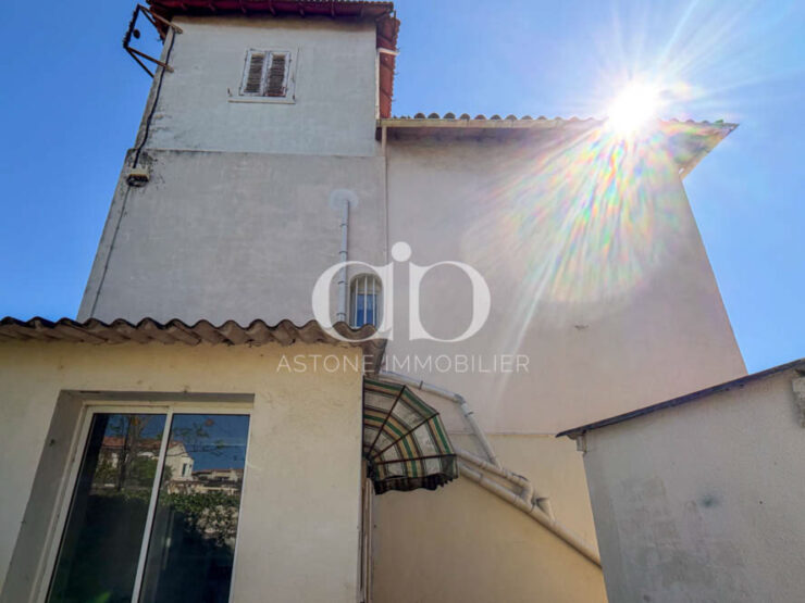 PLAN - DE - CUQUES : Vaste propriété 500m2 - Facade - Astone Immobilier