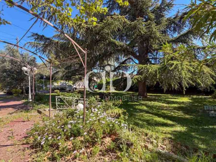 PLAN - DE - CUQUES : Vaste propriété 500m2 - Jardin - Astone Immobilier