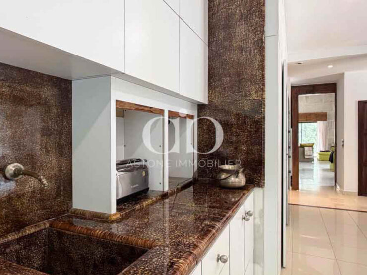 SAINT - MAXIMIM : Propriété - Cuisine - Astone Immobilier