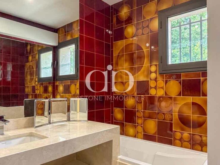 SAINT - MAXIMIM : Propriété - Salle De Bain - Astone Immobilier