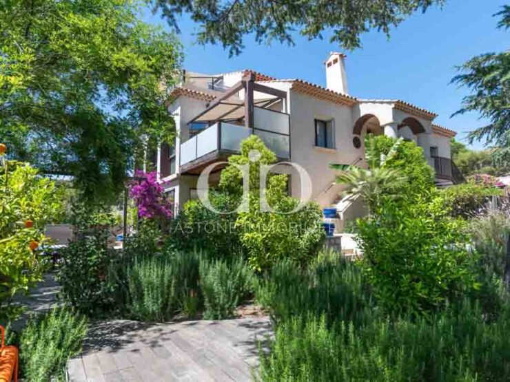 CASSIS : Propriété d'exception - Facade - Astone Immobilier