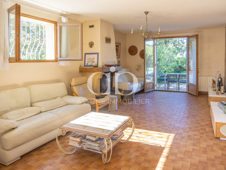 LAMBESC : Villa de plain - pied quartier Saint Louis - Living - Astone Immobilier