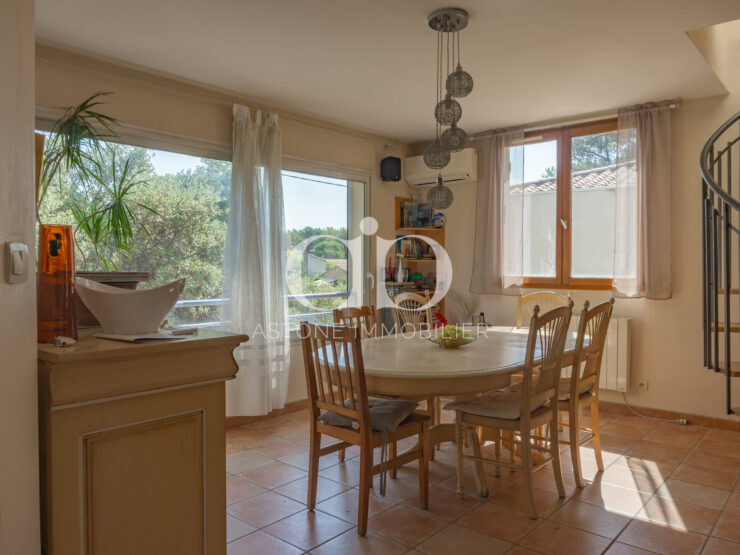 LAMBESC : Villa de plain - pied quartier Saint Louis - Salle A Manger - Astone Immobilier