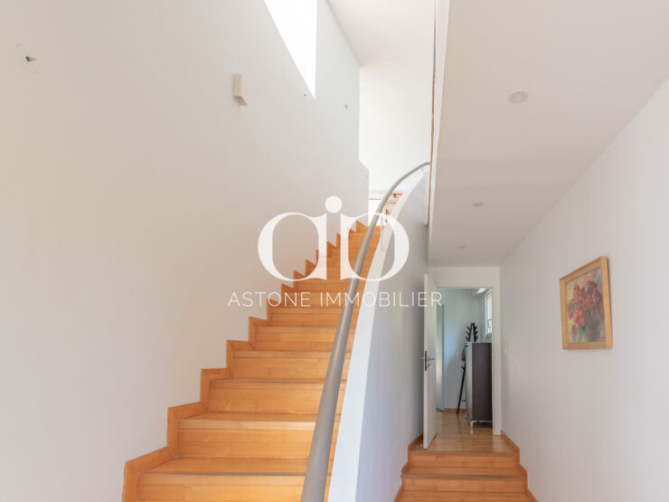 CASSIS : Superbe villa moderne - Escalier Interieur - 210 - Astone Immobilier
