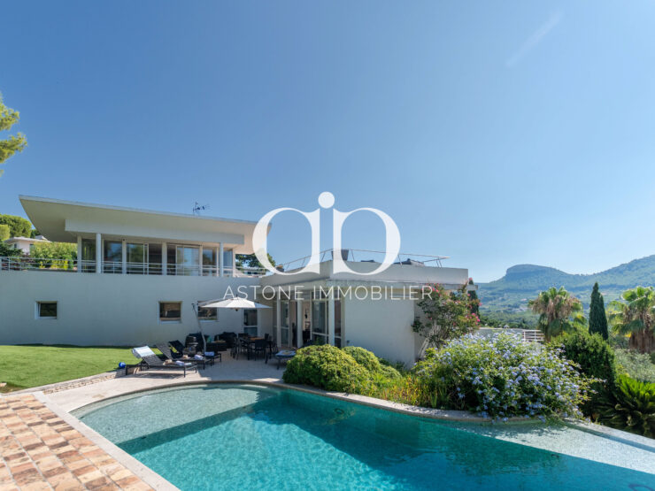 CASSIS : Superbe villa moderne - Piscine - 150 - Astone Immobilier